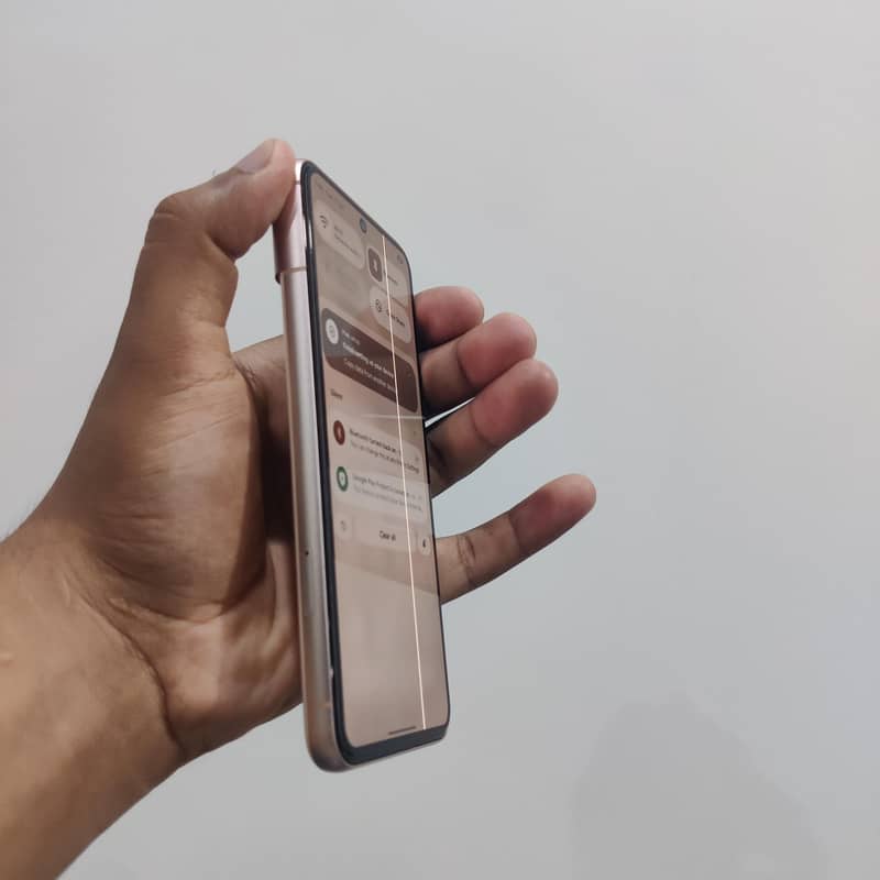 Google Pixel 8 4