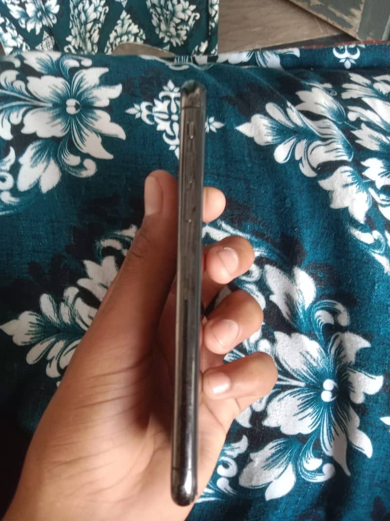 Apple iPhone X 5