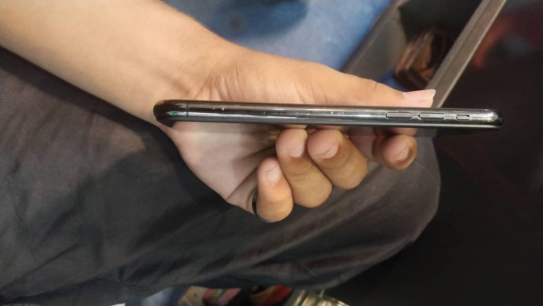 Apple iPhone X 3
