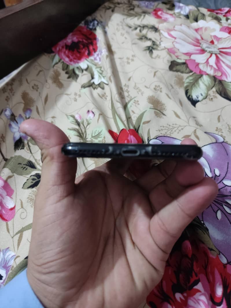 Apple iPhone 7 Plus 4