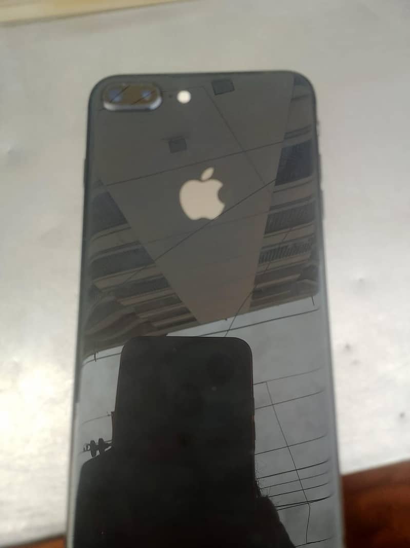 Apple iPhone 8 Plus 0