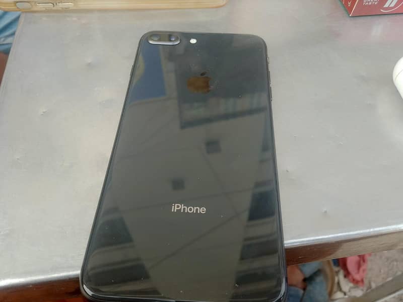 Apple iPhone 8 Plus 1