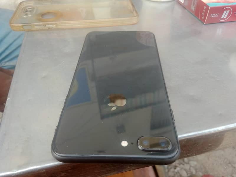 Apple iPhone 8 Plus 2
