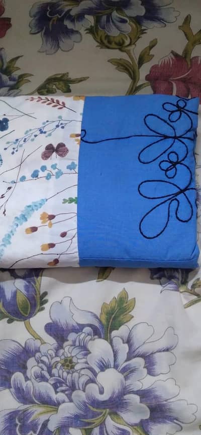 selling 2 queen bedsheet
