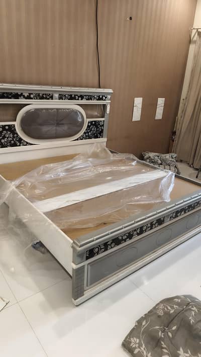 king size glass bed with led lights and mattrees