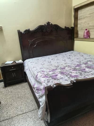 6/6.5 heavy wooden bed with 2 side tables and foam