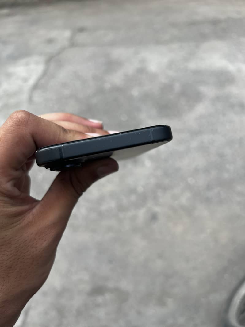 Apple iPhone 16 1