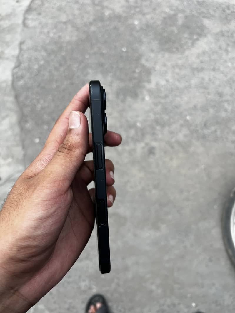 Apple iPhone 16 3