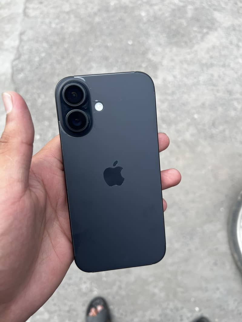 Apple iPhone 16 4