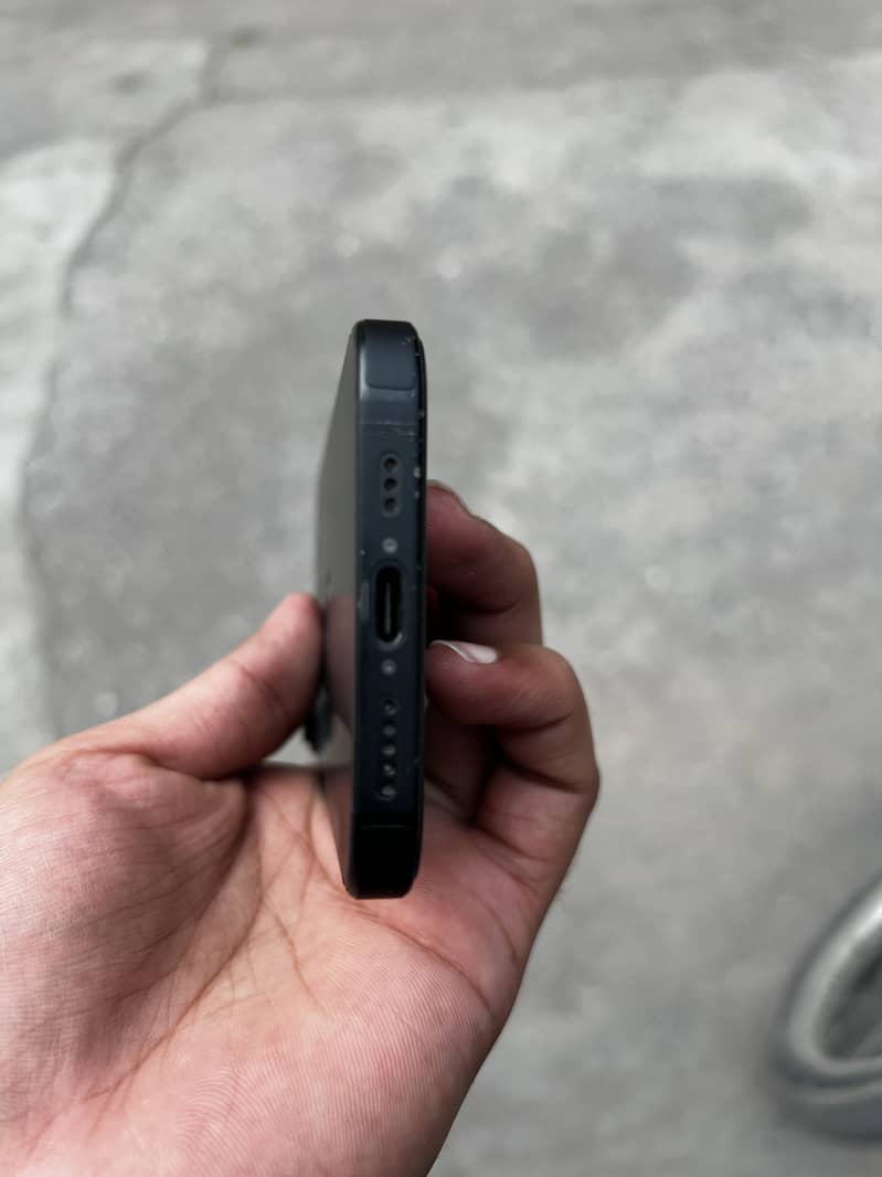 Apple iPhone 16 5