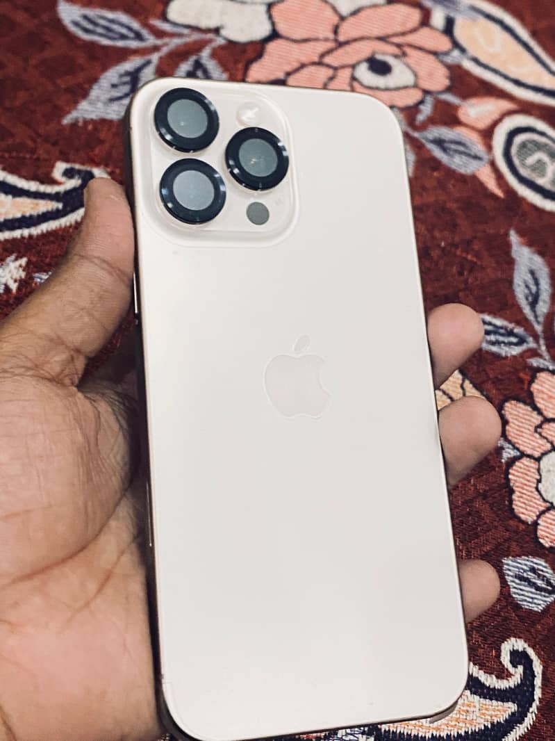 Apple iPhone 16 Pro Max 2