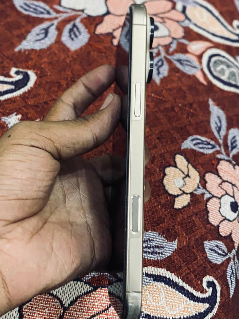 Apple iPhone 16 Pro Max 7