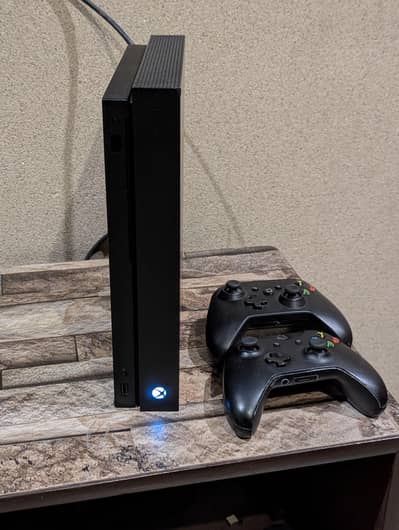 Xbox One X | Original Controller | 1 TB 10/10