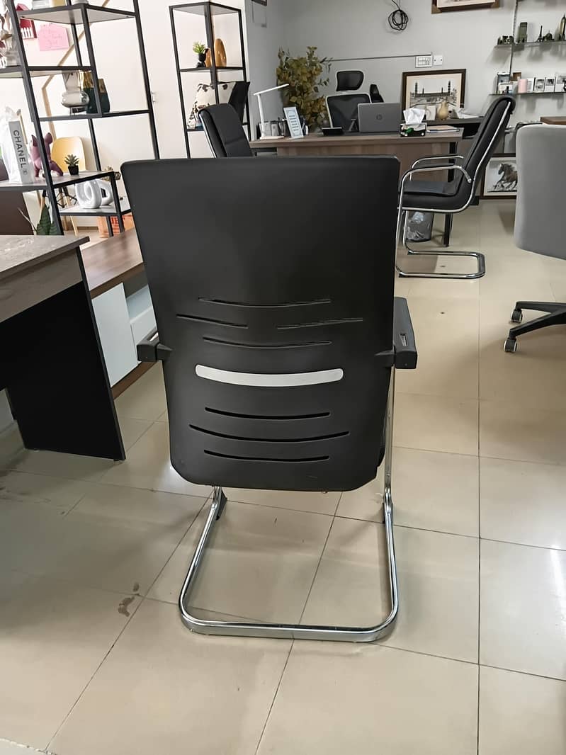 Visitor Chairs 17