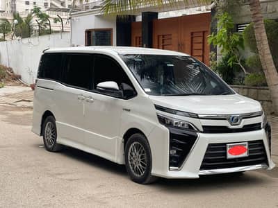 Toyota Voxy 2023