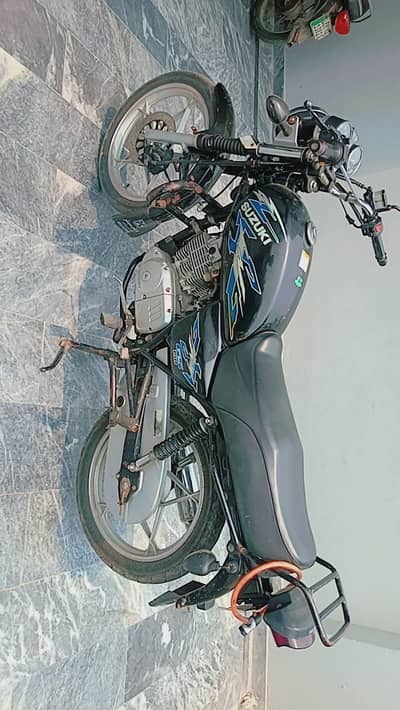 Suzuki GS 150 2022