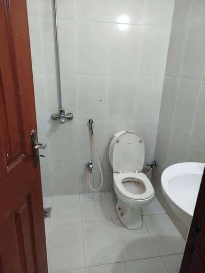 G-13* 25*40 like brand new Ground Portion available for rent