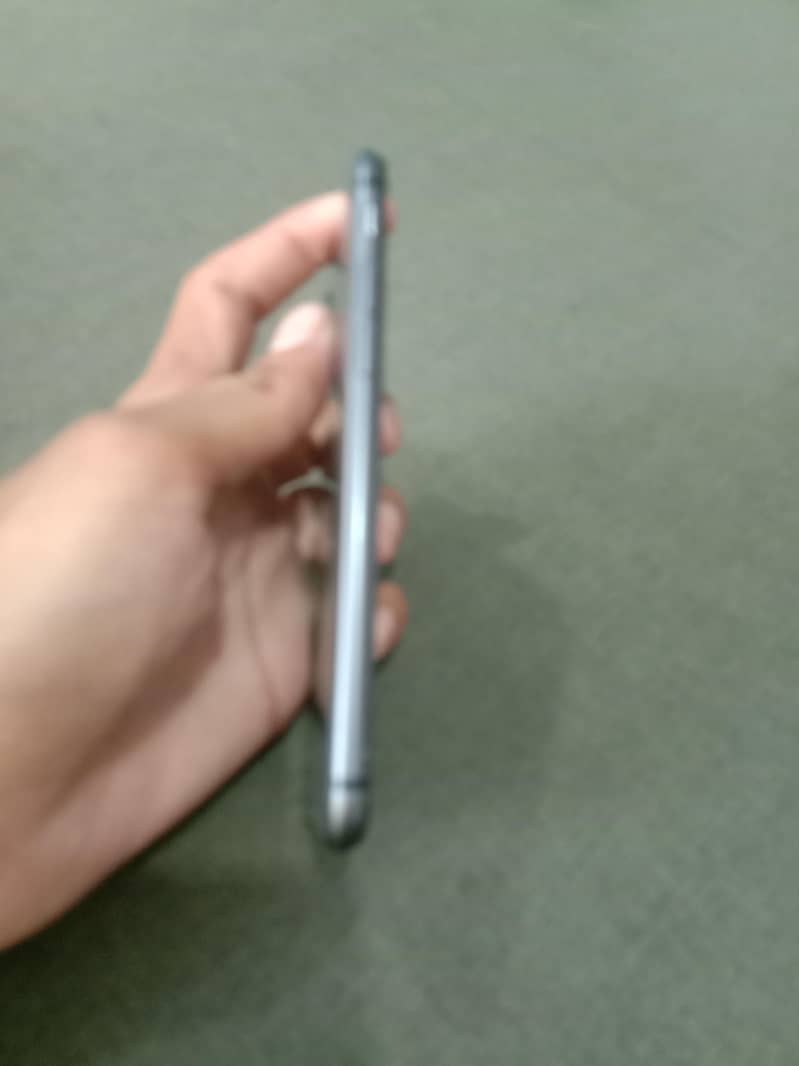 Apple iPhone 8 1