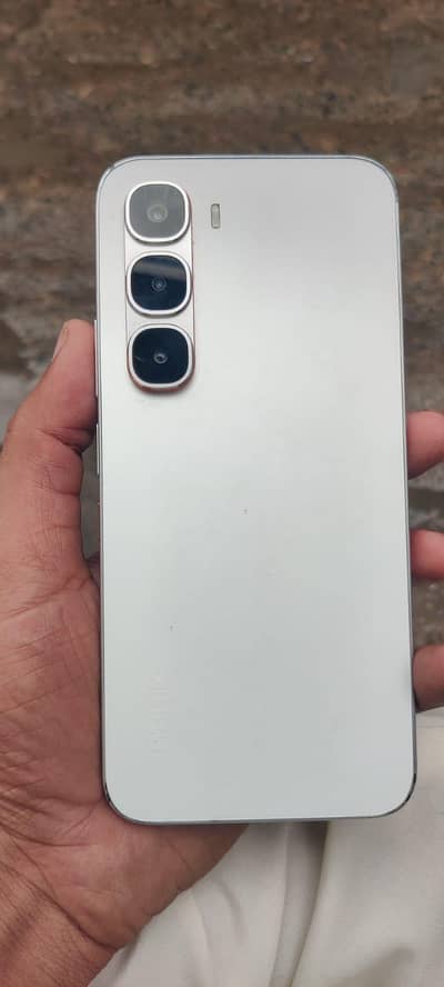 Infinix 60 pro   ram 8/128 5 months warrenty