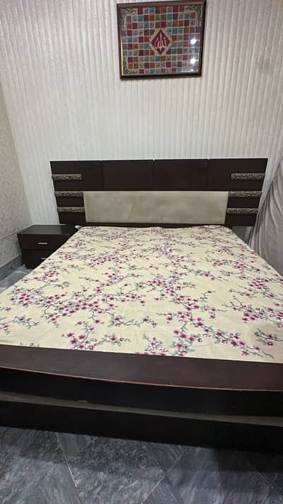 Bed with 2 side table