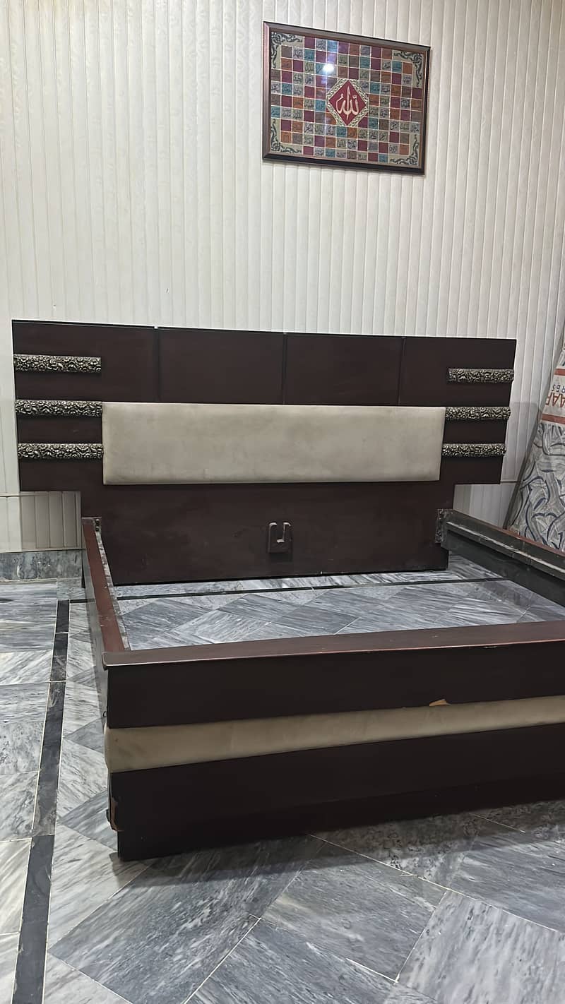 Bed with 2 side table 1