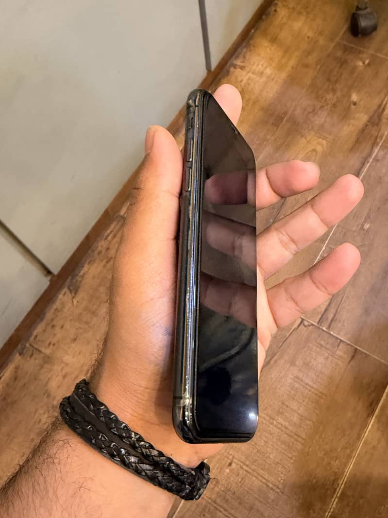Apple iPhone X 3