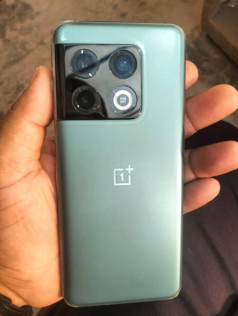 One Plus 10 Pro 4