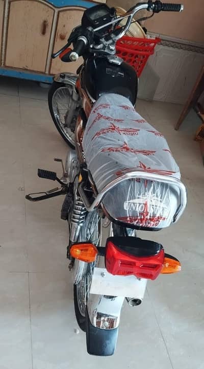 Us 25 model Urgent sell Lene wale rabta karen Kami pechi hojayegi