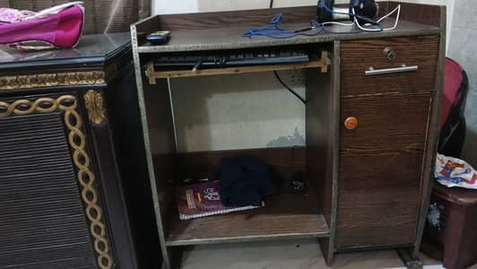 Computer tabel in very fine condition
