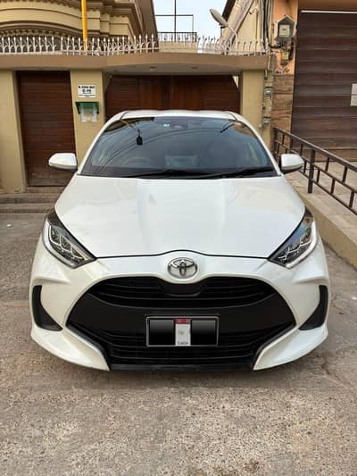 TOYOTA YARIS G LED 1.0 PEARL WHITE COLOUR