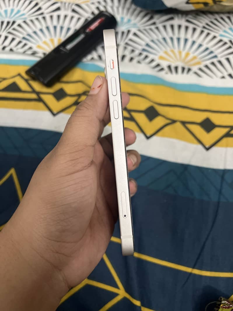 Apple iPhone 12 3