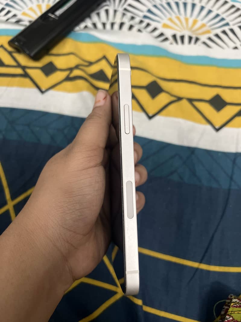 Apple iPhone 12 4