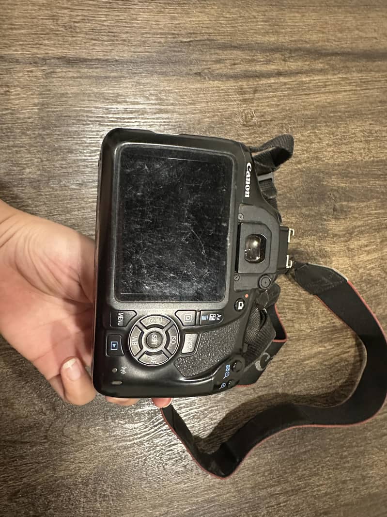 Canon EOS 1300D 2