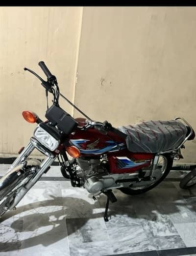 Bilkul new hai is num par rabta kary 03030108507 red colour wala sale