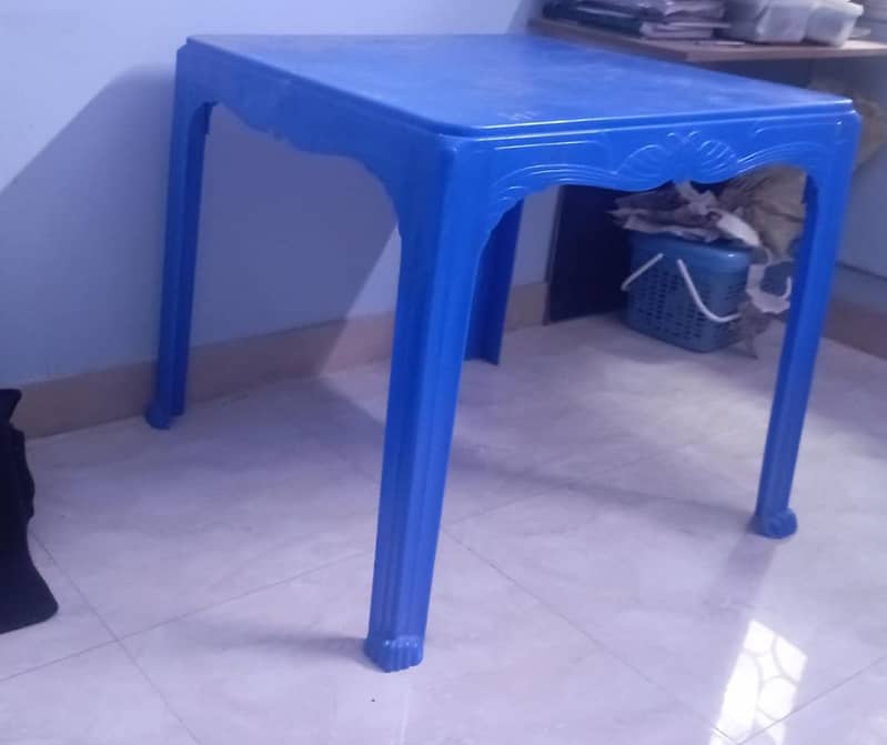 plastic table 1