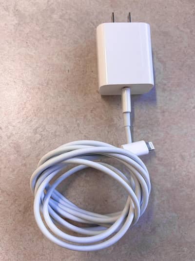 iphone fast charge for sell 2months use only