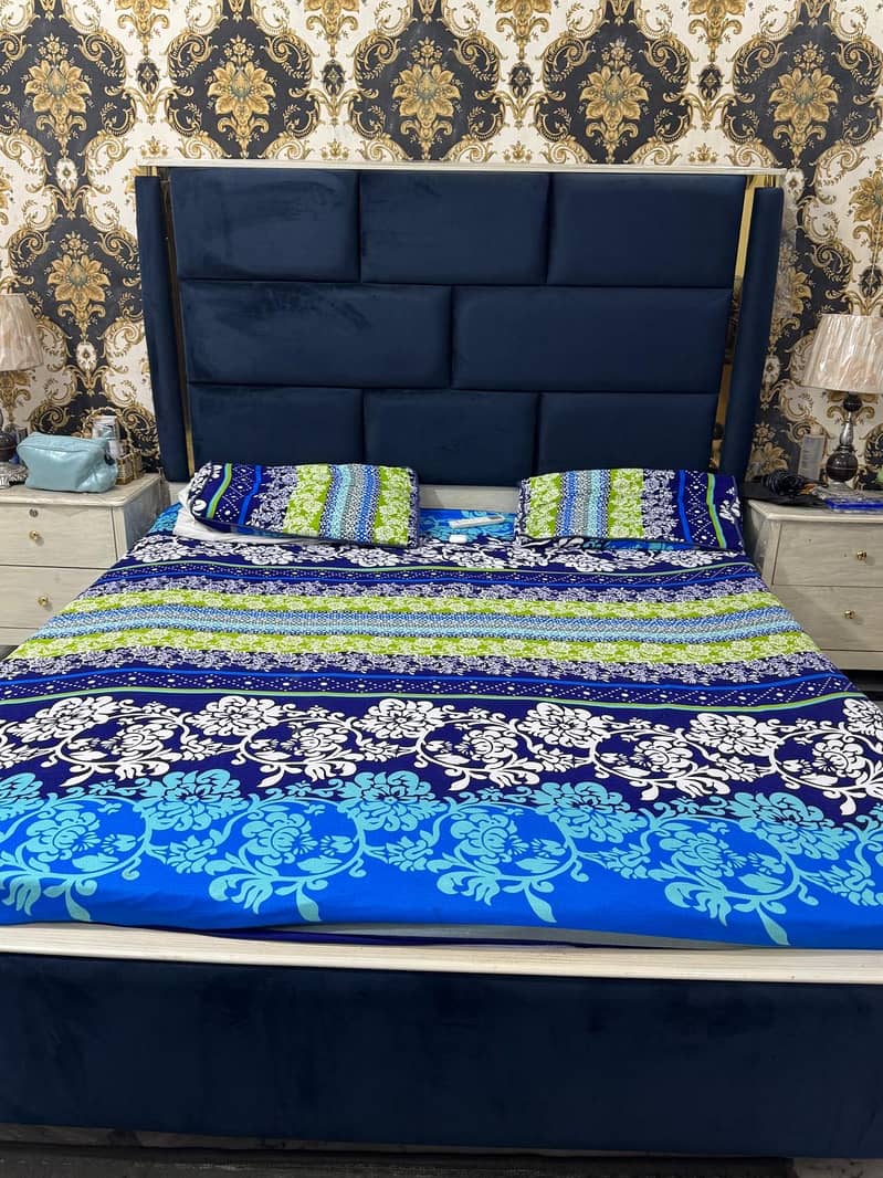 Bed with side table amd dressing 0