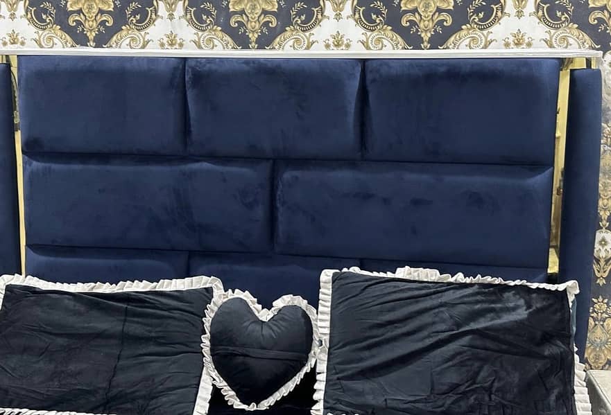 Bed with side table amd dressing 2