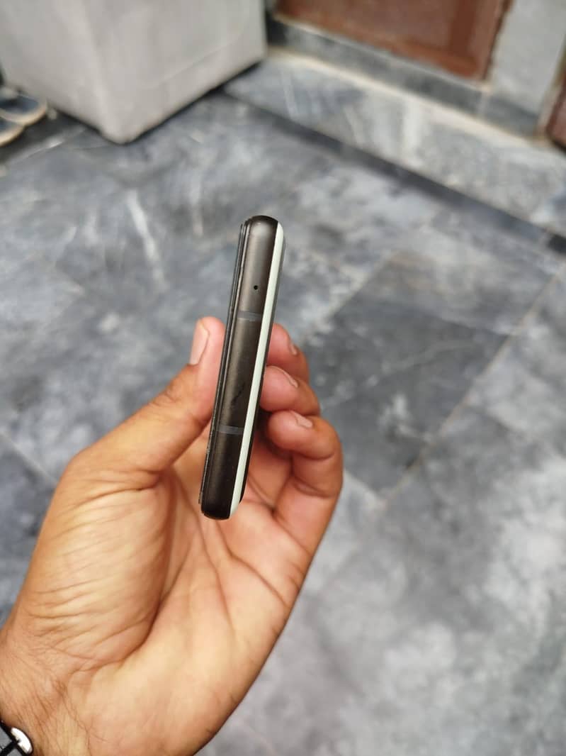 Google Pixel 6a 1