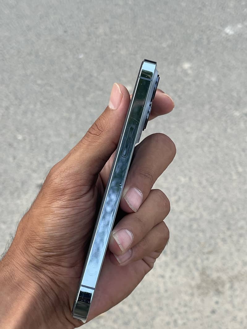 Apple iPhone 13 Pro 1