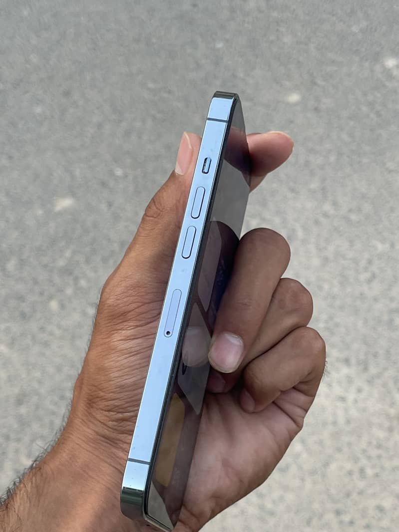 Apple iPhone 13 Pro 2