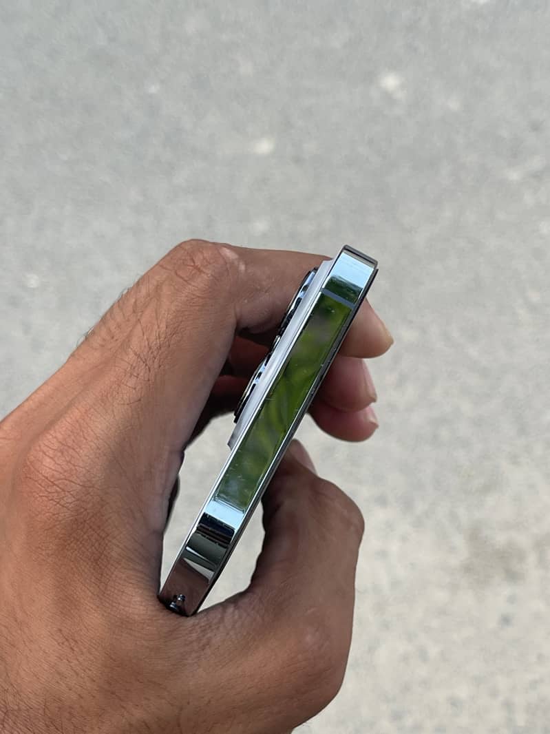 Apple iPhone 13 Pro 4