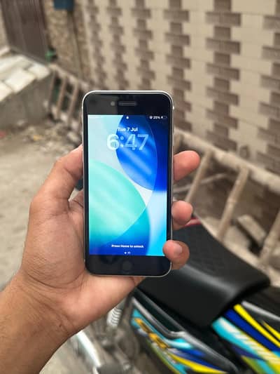 Apple iPhone SE