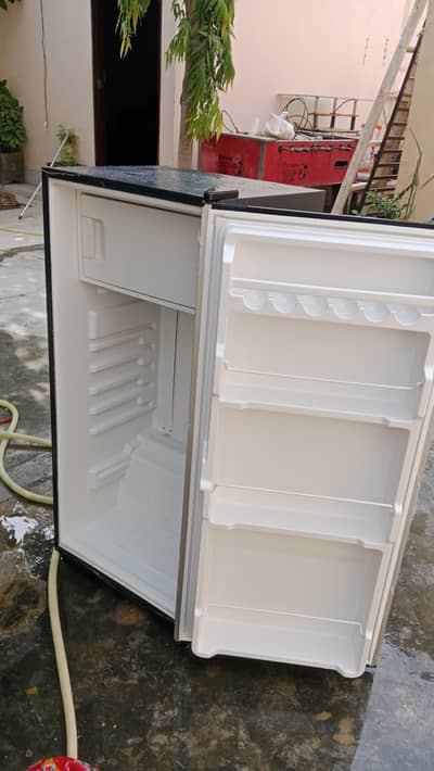 Dawlance fridge sungke door