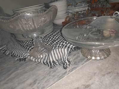 2 crystal stands