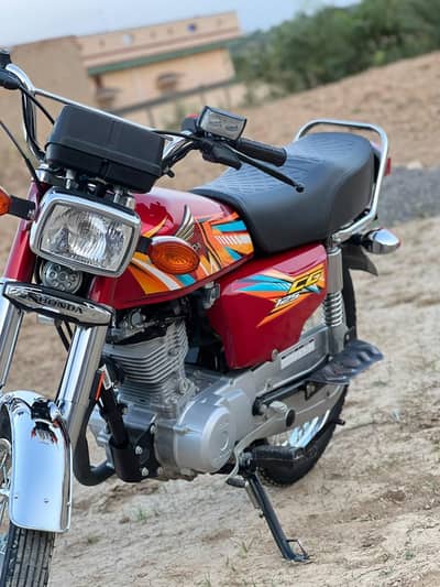 Honda 125 lush condition contact. . . 03475936585