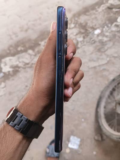 Motorola Edge 2021. . . . . 8/256