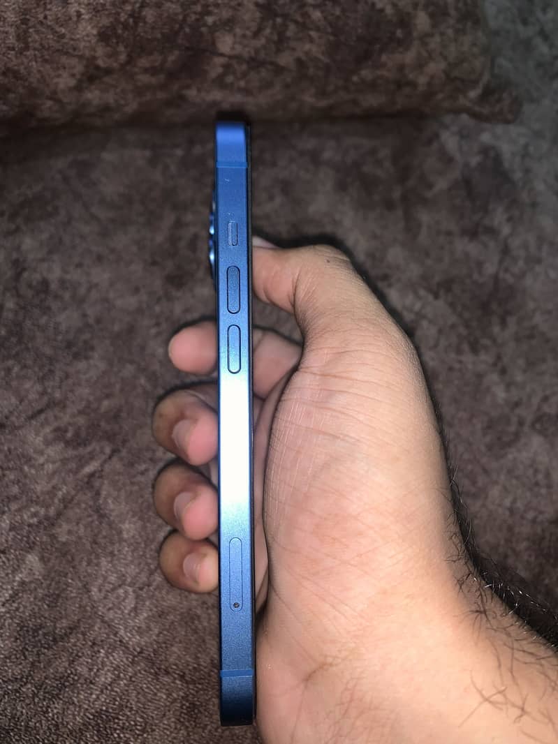 Apple iPhone 13 2
