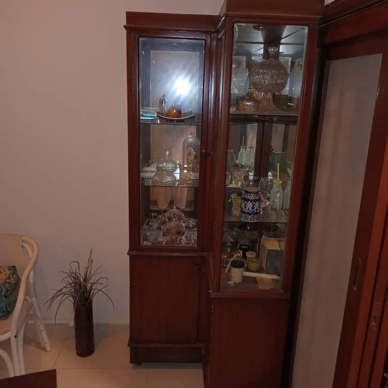 Premium corner showcase 0