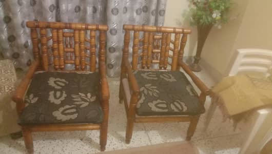 5 seatr sofa hy achi halt my munasib lga dy